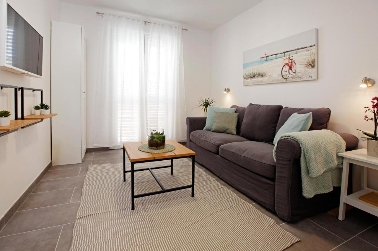 Santa Cruz Apartments Supetar Ngoại thất bức ảnh